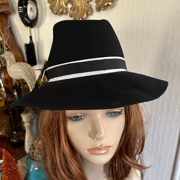 Vintage Black Wool Fedora Hat w Feather Embellishment main image 6